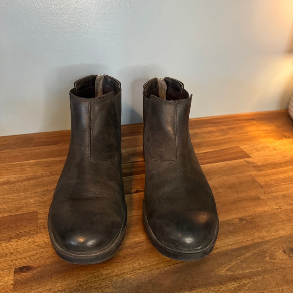 Sorel Emilie II Chelsea Ankle Boots Black Leather Women's Comfortable